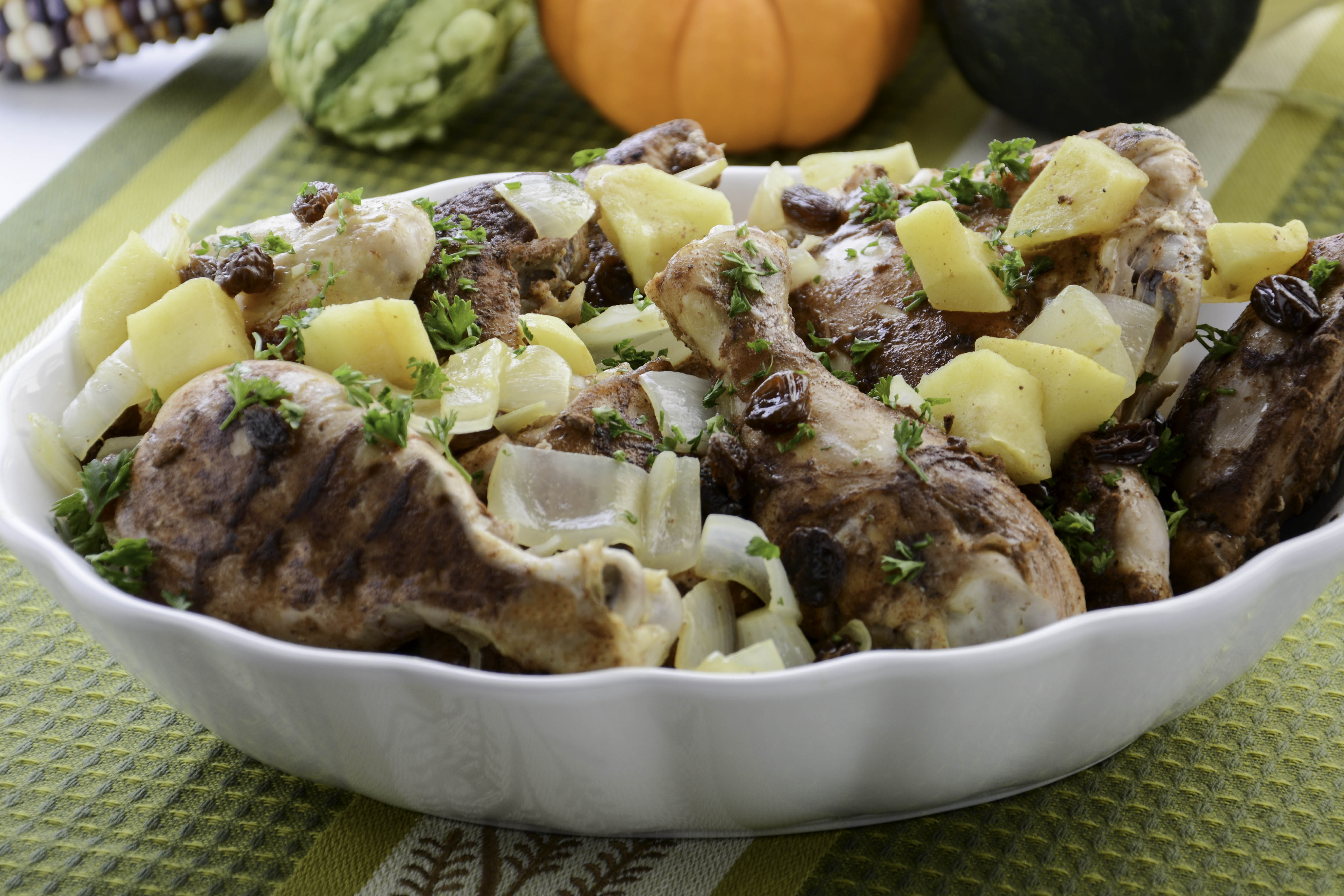 Cinnamon Spiced Chicken with Apples & Raisins Gold'n Plump